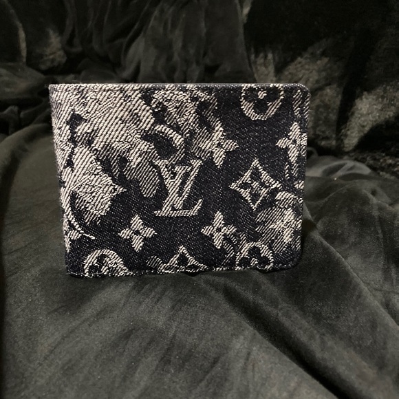 lv blue wallet